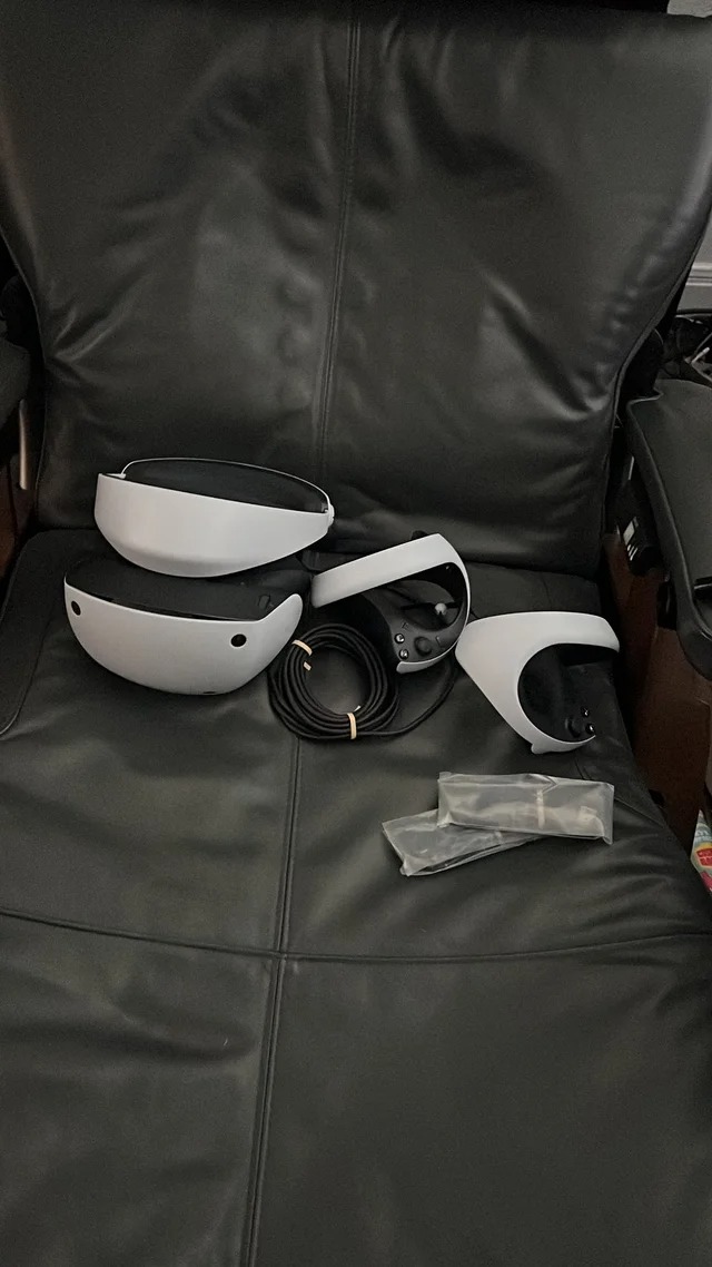 В сети появилось первое фото PlayStation VR2