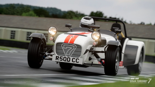 ����������� Caterham Seven Superlight R500 � ������ ���������� � ������������ ���������� Gran Turismo 7